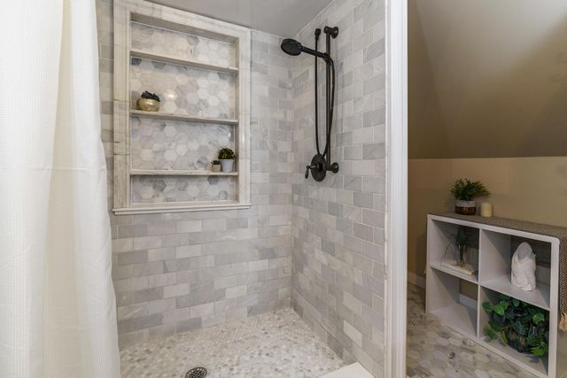 221 Deland Avenue, Columbus, OH 43214