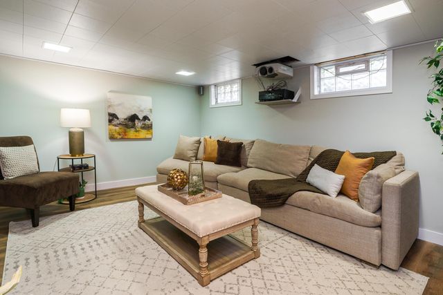 221 Deland Avenue, Columbus, OH 43214