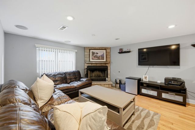 8549 Blue Ridge Avenue, Hickory Hills, IL 60457