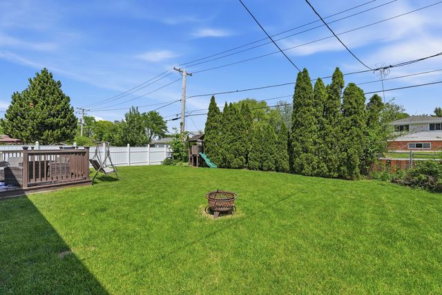 8549 Blue Ridge Avenue, Hickory Hills, IL 60457
