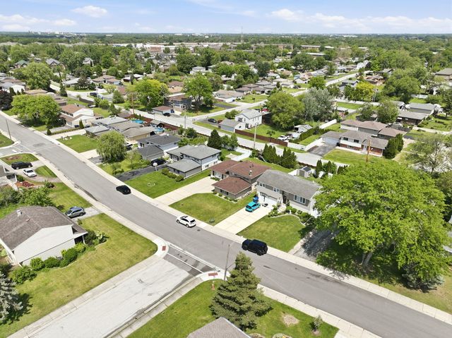 8549 Blue Ridge Avenue, Hickory Hills, IL 60457