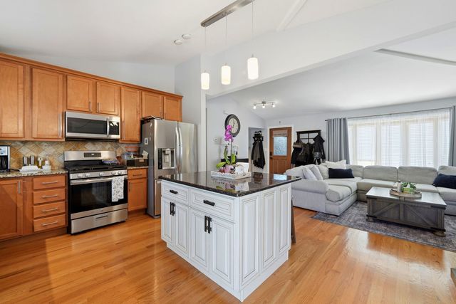 8549 Blue Ridge Avenue, Hickory Hills, IL 60457