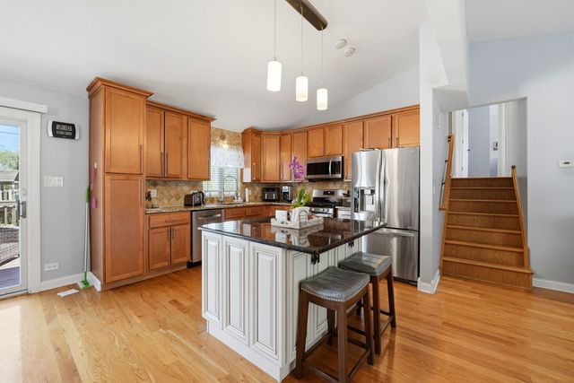 8549 Blue Ridge Avenue, Hickory Hills, IL 60457