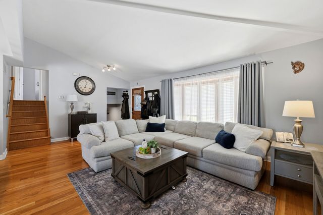 8549 Blue Ridge Avenue, Hickory Hills, IL 60457