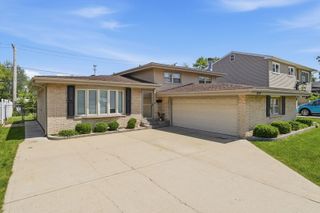 8549 Blue Ridge Avenue, Hickory Hills, IL 60457