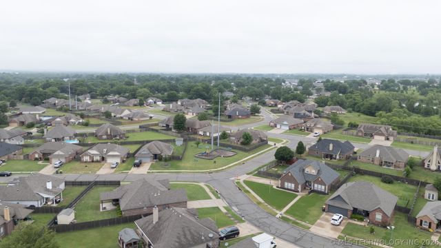 14609 S Oak Court, Glenpool, OK 74033