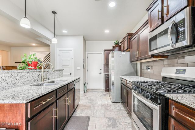 7821 ENCHANTED RIDGE Drive, El Paso, TX 79911