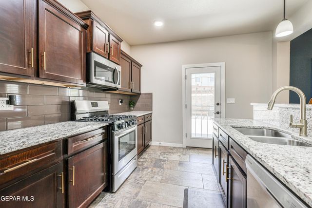 7821 ENCHANTED RIDGE Drive, El Paso, TX 79911