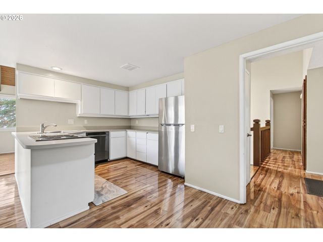 2090 GRAHAM Dr, Eugene, OR 97405