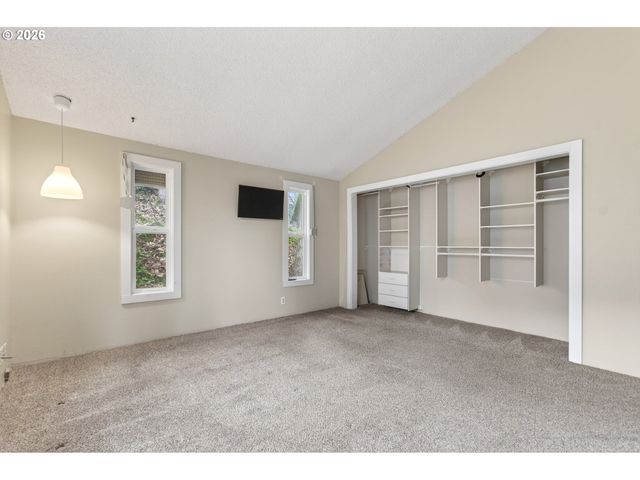 2090 GRAHAM Dr, Eugene, OR 97405