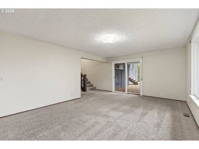 2090 GRAHAM Dr, Eugene, OR 97405