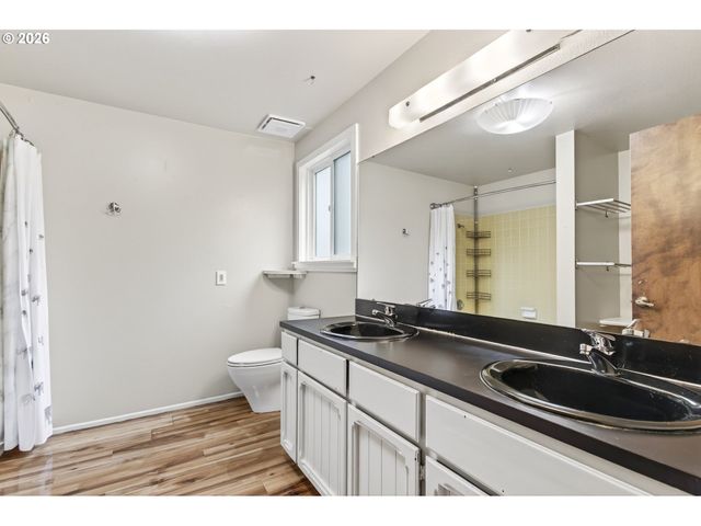 2090 GRAHAM Dr, Eugene, OR 97405