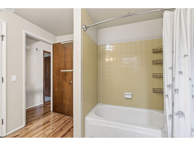 2090 GRAHAM Dr, Eugene, OR 97405