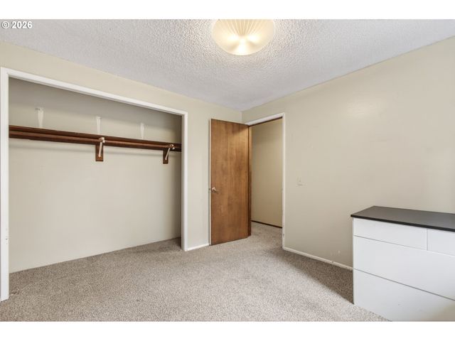 2090 GRAHAM Dr, Eugene, OR 97405