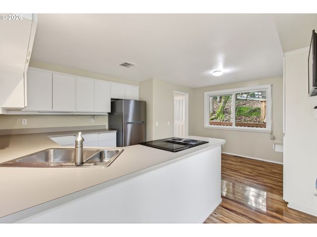 2090 GRAHAM Dr, Eugene, OR 97405