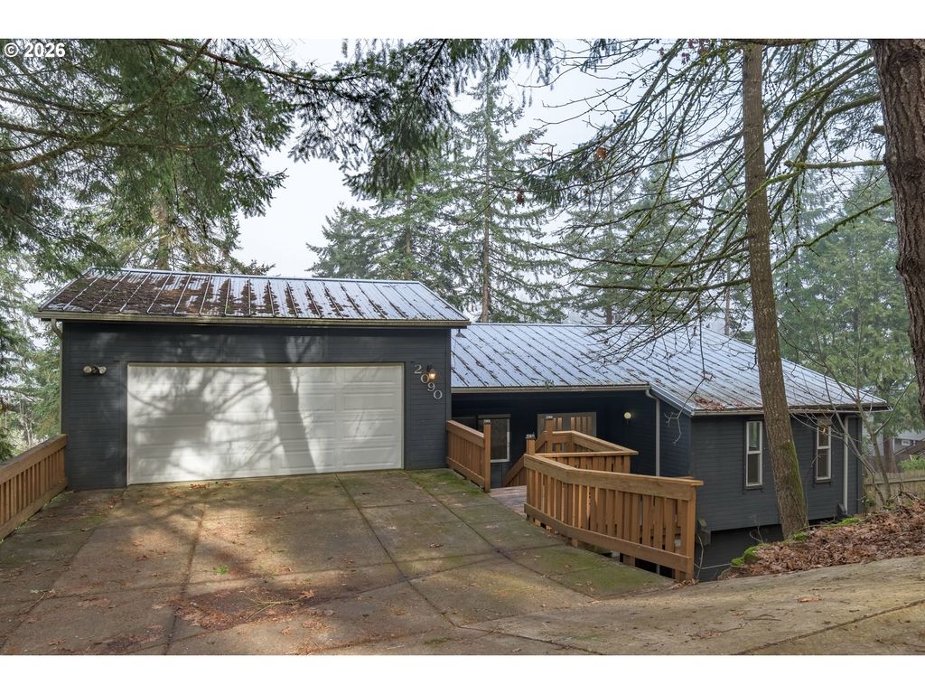 2090 GRAHAM Dr, Eugene, OR 97405
