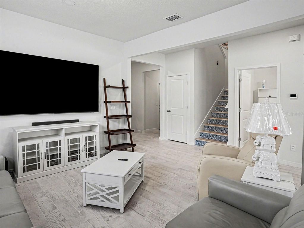 Image 4 of property listing at 1457 GRAND PALM DRIVE, Orlando, FL 32828