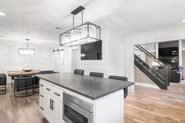 131 Fleets Cove Road, Huntington, NY 11743