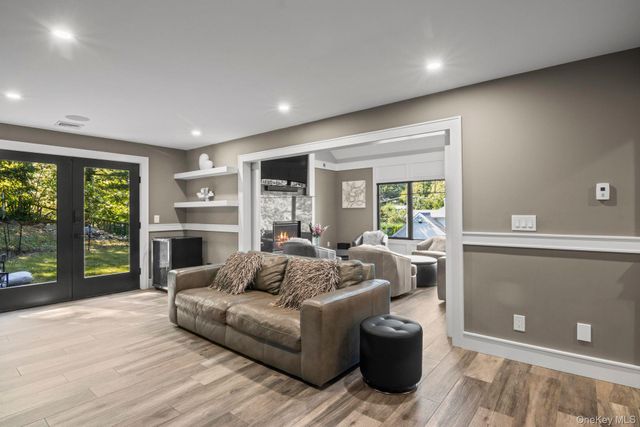 131 Fleets Cove Road, Huntington, NY 11743