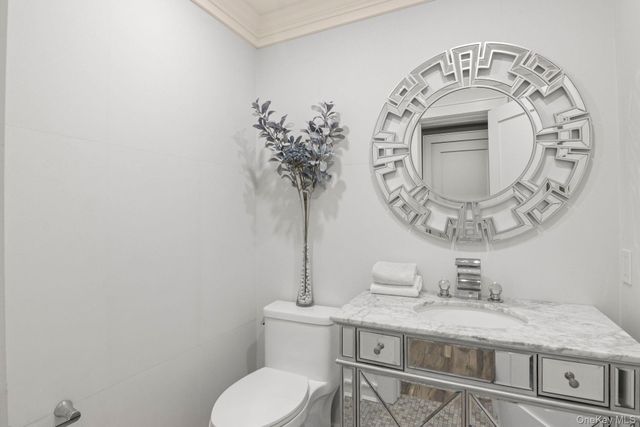 131 Fleets Cove Road, Huntington, NY 11743