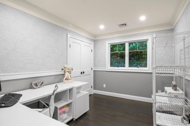 131 Fleets Cove Road, Huntington, NY 11743