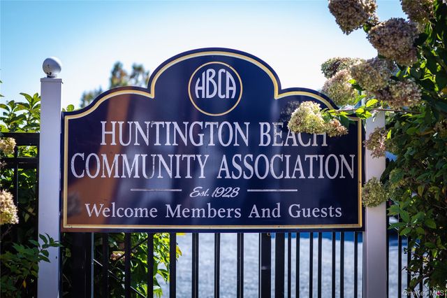 131 Fleets Cove Road, Huntington, NY 11743