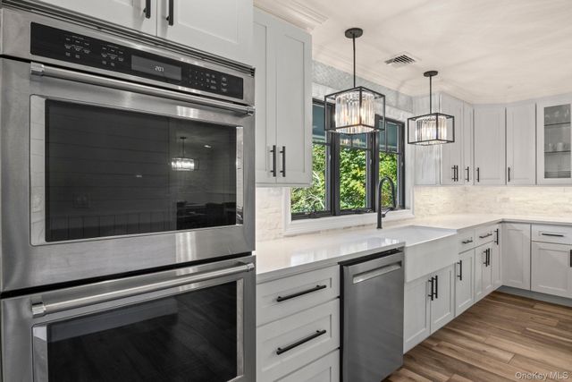 131 Fleets Cove Road, Huntington, NY 11743