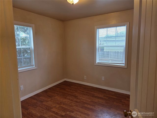1306 S 3rd Avenue, Kelso, WA 98626