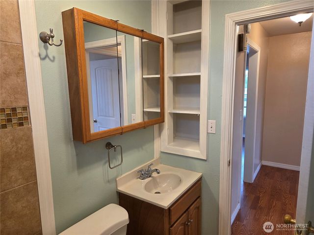 1306 S 3rd Avenue, Kelso, WA 98626