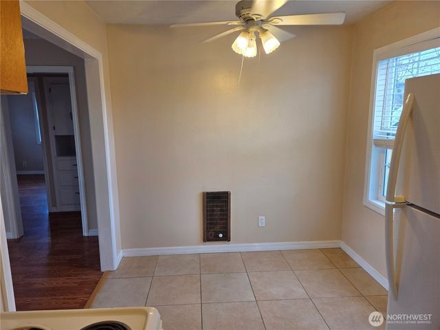 1306 S 3rd Avenue, Kelso, WA 98626
