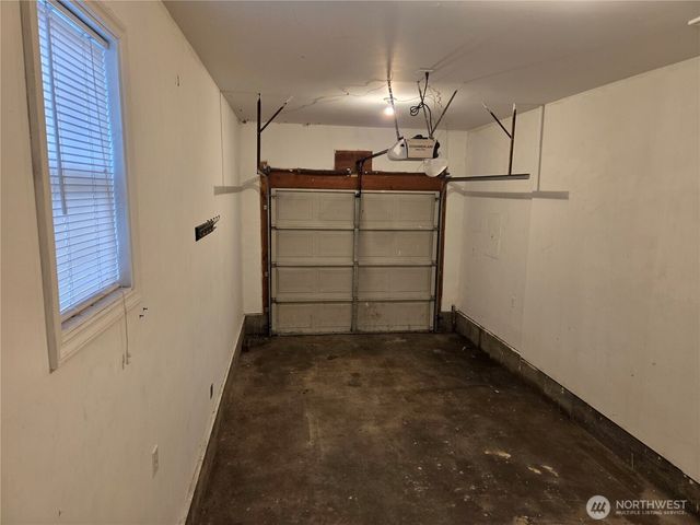 1306 S 3rd Avenue, Kelso, WA 98626