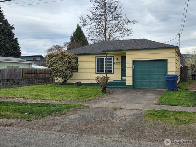 1306 S 3rd Avenue, Kelso, WA 98626