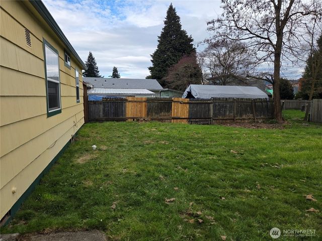 1306 S 3rd Avenue, Kelso, WA 98626