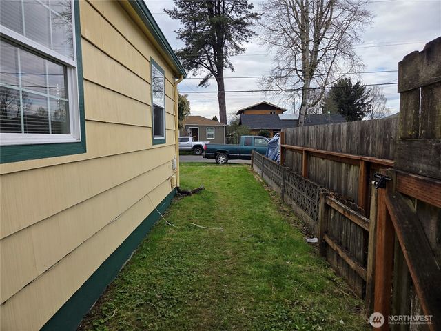 1306 S 3rd Avenue, Kelso, WA 98626