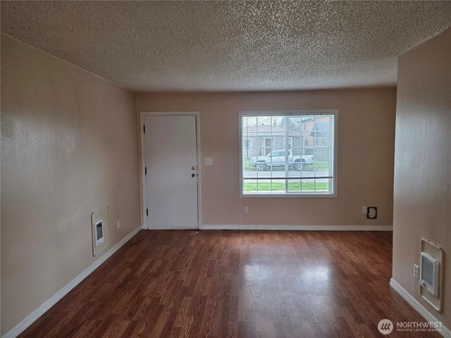 1306 S 3rd Avenue, Kelso, WA 98626