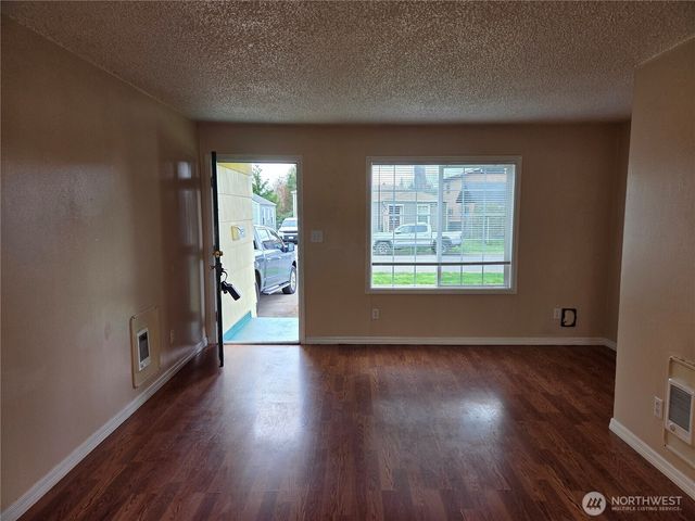 1306 S 3rd Avenue, Kelso, WA 98626