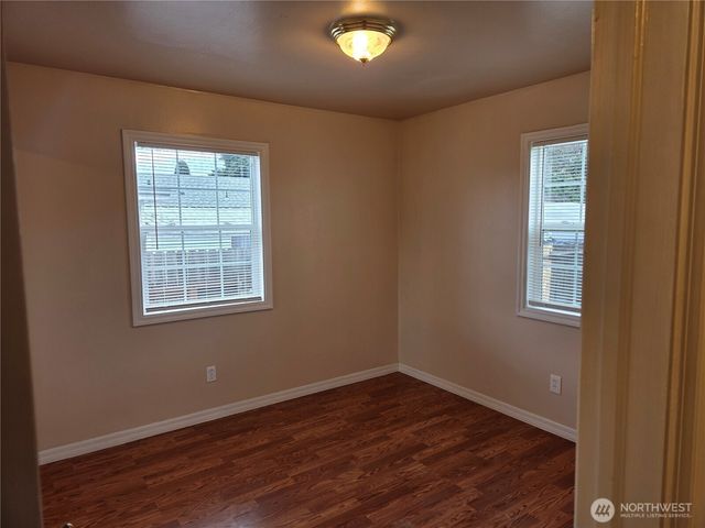1306 S 3rd Avenue, Kelso, WA 98626