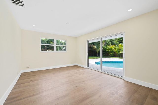 800 SW 4TH Street, Boca Raton, FL 33486