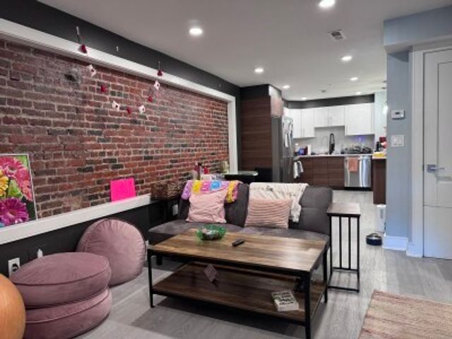 7-9 University A, Brookline, MA 02445