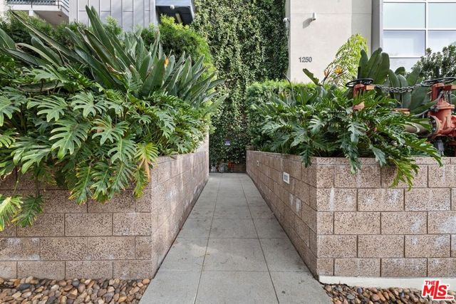 1250 N Harper Avenue 416, West Hollywood, CA 90046