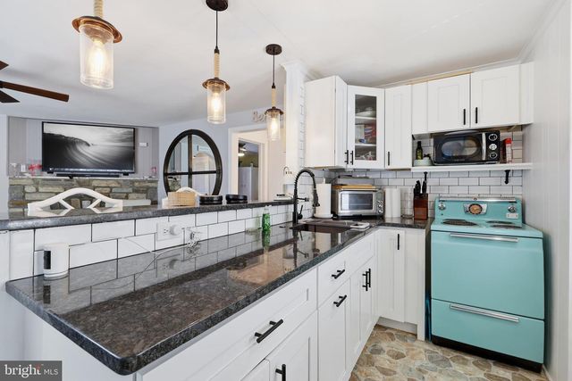 9406 PACIFIC AVE, Margate City, NJ 08402