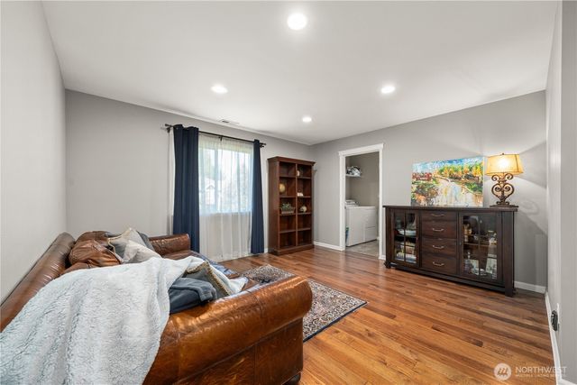 21219 SE 258th Place, Maple Valley, WA 98038
