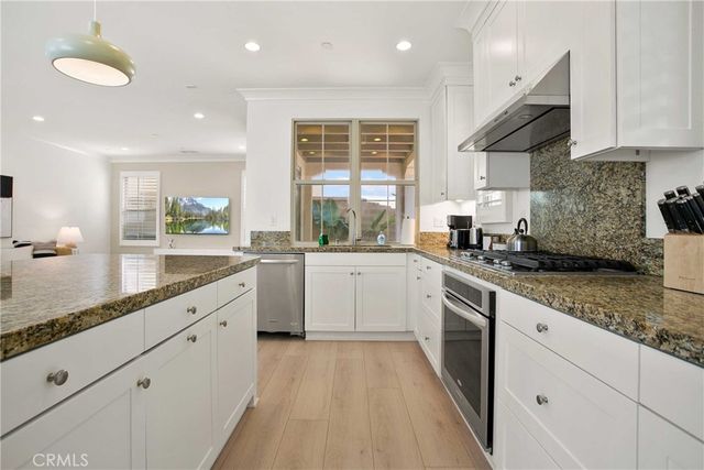 77 Hanging Garden, Irvine, CA 92620