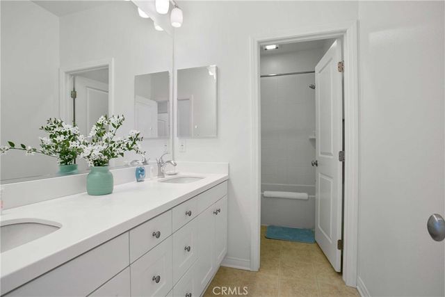 77 Hanging Garden, Irvine, CA 92620