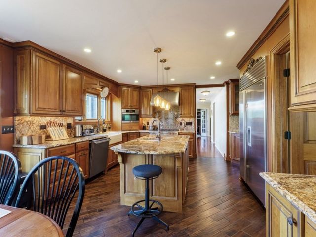 360 Ambria Drive, Mundelein, IL 60060