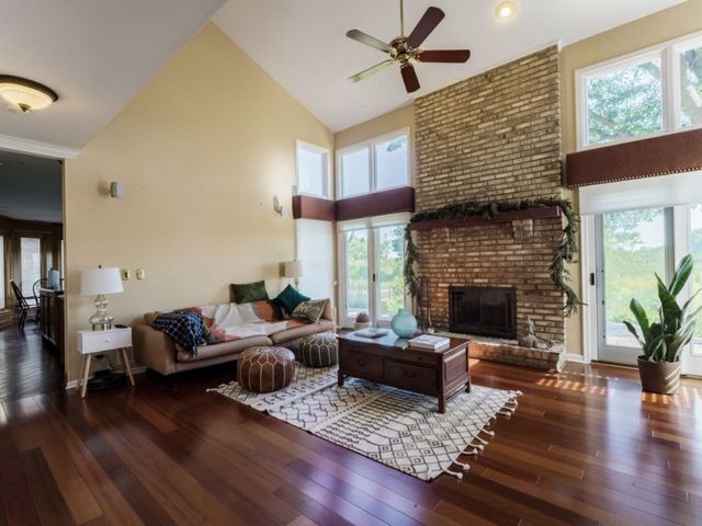 360 Ambria Drive, Mundelein, IL 60060