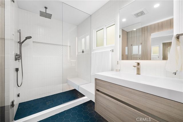 3945 Gondar Avenue, Long Beach, CA 90808