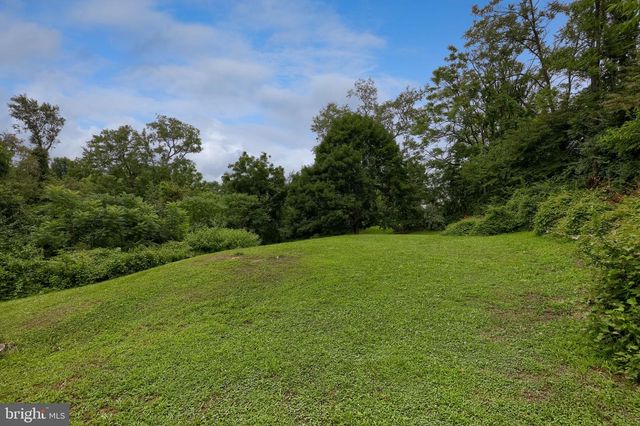 26 GOLF ACRES RD, Mohnton, PA 19540