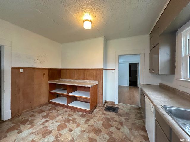 405 W COLLEGE Street, Carbondale, IL 62901