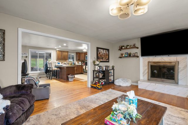 523 Chamberlain Hill Road, Haddam, CT 06441